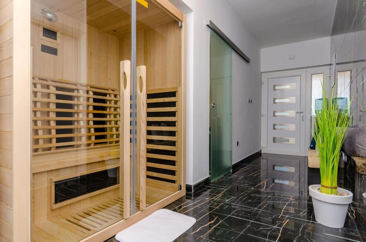 Deluxe Double Room With Sauna And Pool Kastela Exterior photo